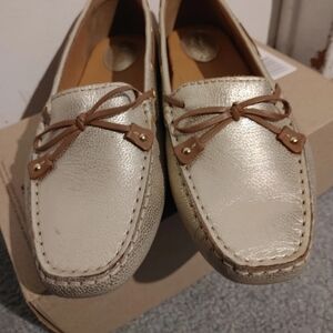LIGHT GOLD CLARKS LOAFERS BRAND NEW! 9.5W